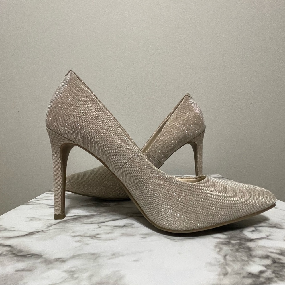 Gold, JLO, size 7 heels